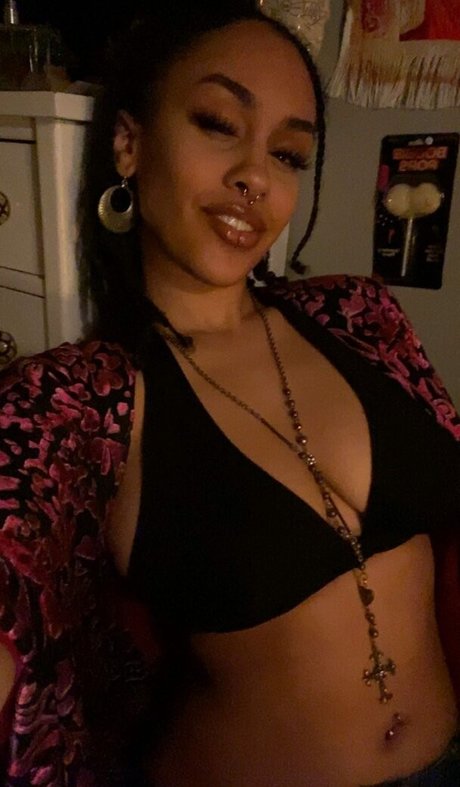 Aaliyeezy pornstar erotic images