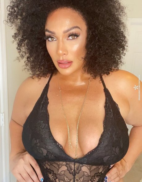 Nia Jax pornstar archive