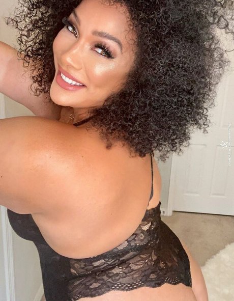 Nia Jax star beautiful galleries