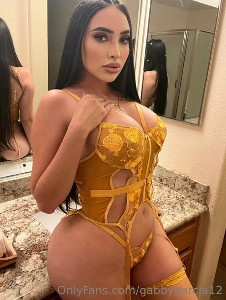 gabbygarcia_ star top pic