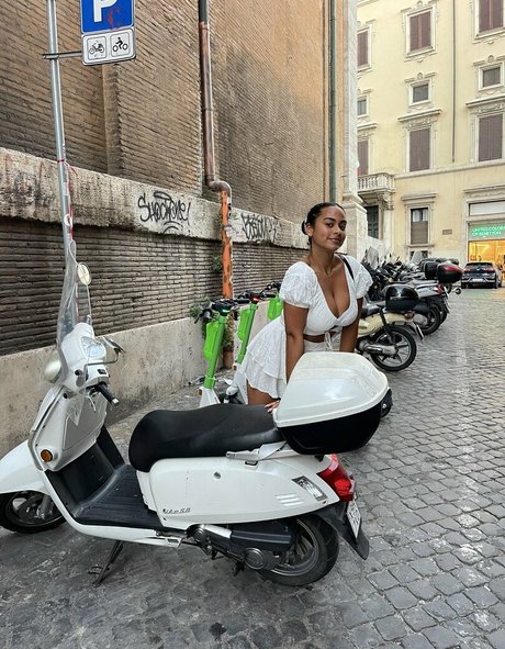 Raina Morris pornstar image