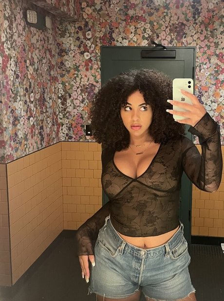 Raina Morris model perfect photos