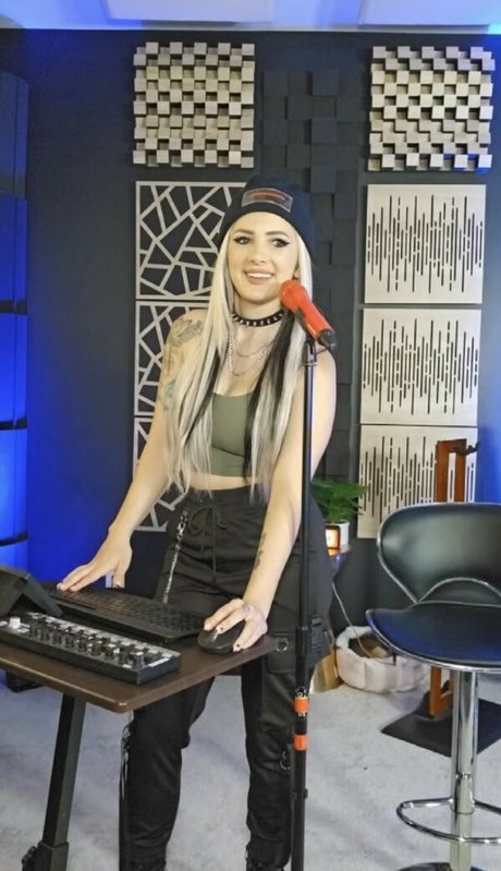 Addie Nicole Amick star nice pic