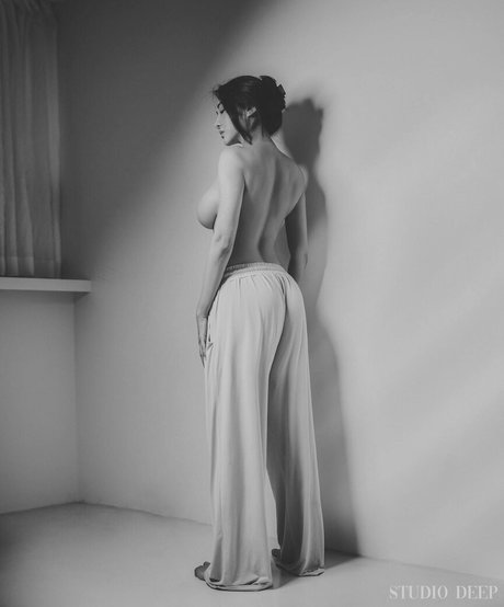 Tashay0ung model high quality pic