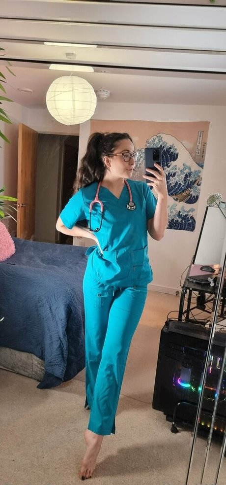 emilyhillfree hot model pic