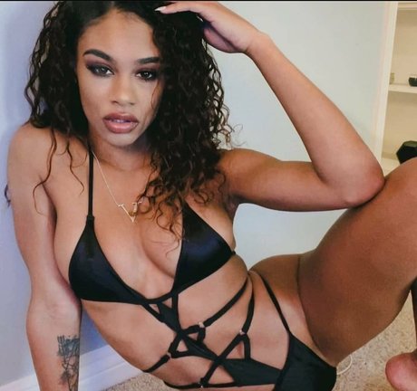 scarlitscandal exclusive star pic