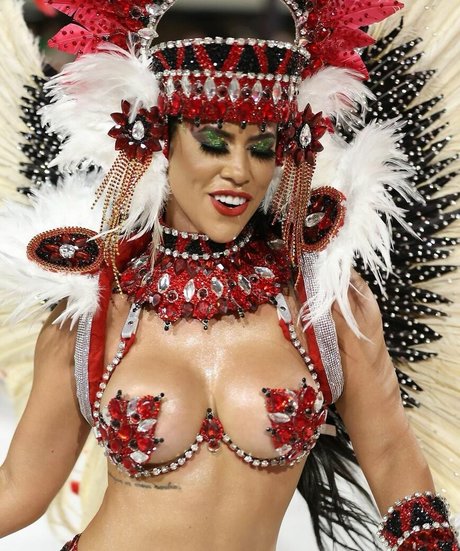 Larissa Tomasia sex model image