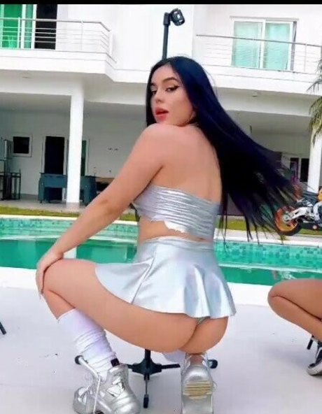 Bella Angel Dezoitou hot actress galleries