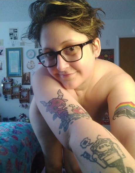 ala mode model pornographic photo