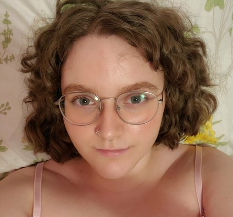 ellie teases nice actress picture