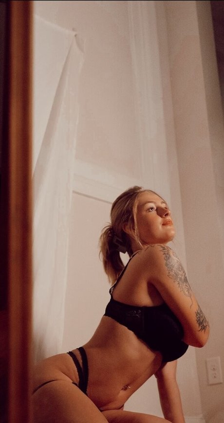 loveelivv porn star img