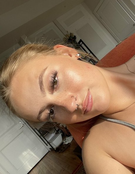 loveelivv high quality pornstar photos