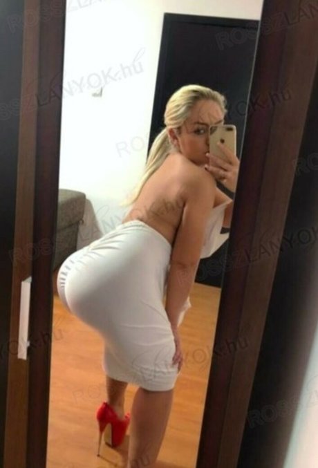 Vivi Cica and Kandur Bandi star sexy pic