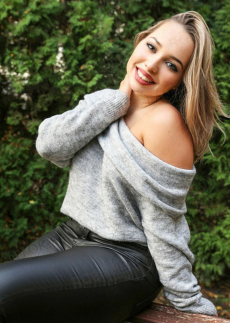 Vivi Cica and Kandur Bandi top actress pics