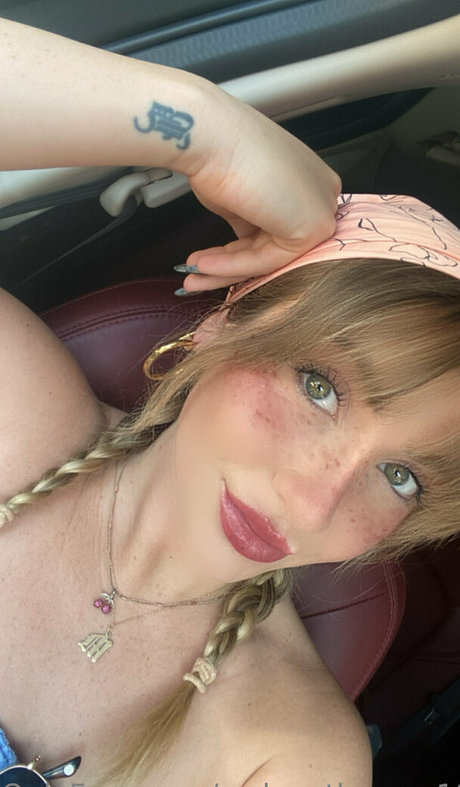 yourbabymadds model exclusive photos