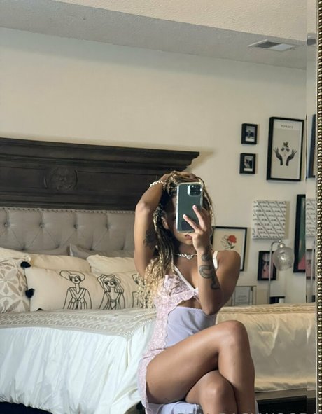 Briabackwoods model xxx photo