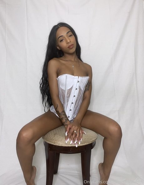 Briabackwoods star erotic pics