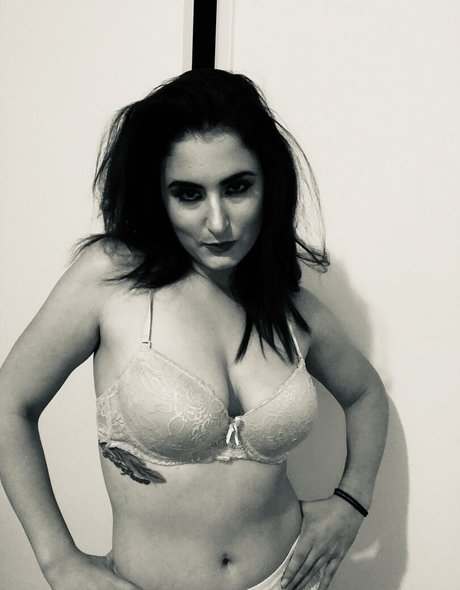 snarkybrunette hot actress pics