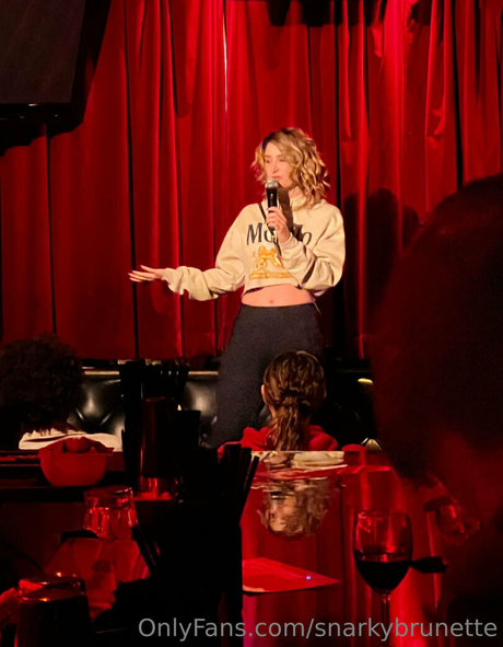 snarkybrunette sexy model picture