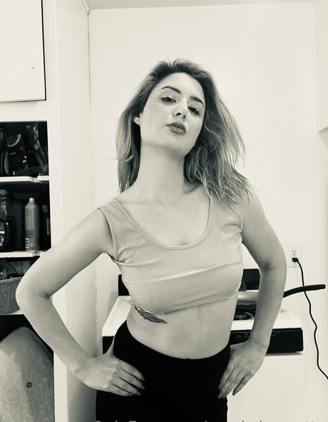 snarkybrunette nice model pics