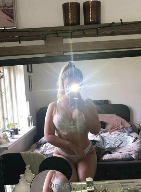 blonde secretary onlyfans art naked gallery