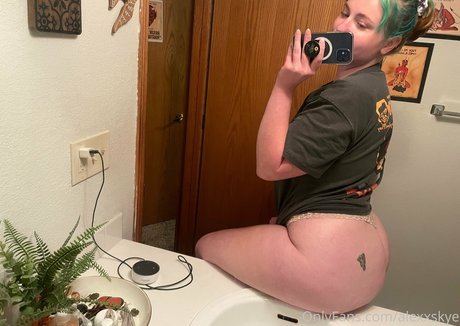 alexxskye xxx model photo