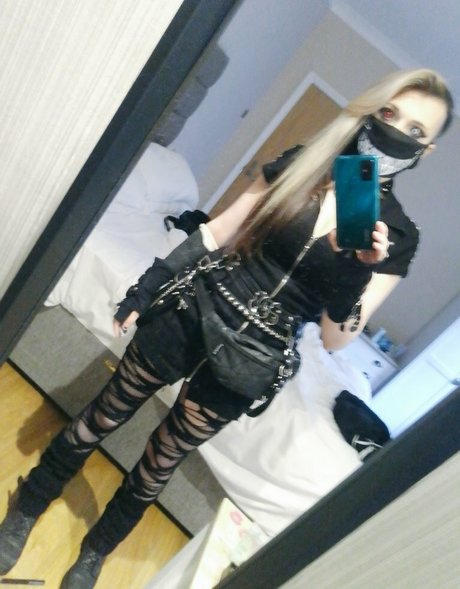 Kiwo pornographic model image