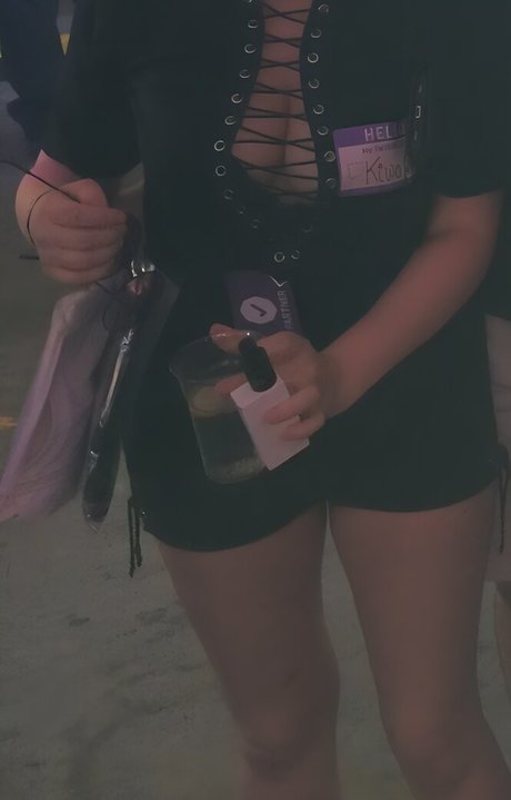 Kiwo model pretty photos