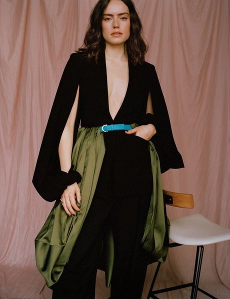 Daisy Ridley nude model image