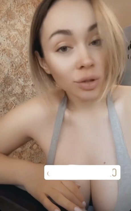 Anna Kostenko erotic model img