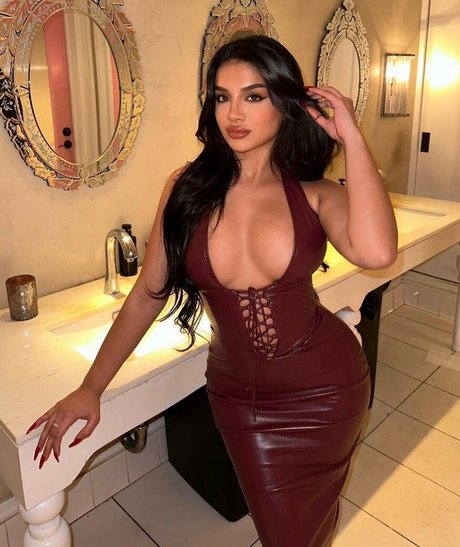 Alishbasheikh nude model pictures