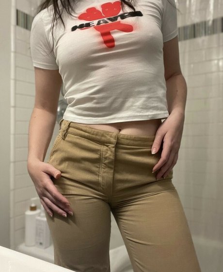 Slight Sounds ASMR pornstar nude pics