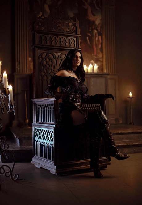 Alice Inferno model adult picture