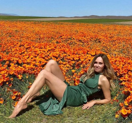 Vanessa Angel hot star images