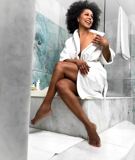 Valeria Valenssa hd actress pic