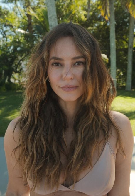 Paolla Oliveira sexy pornstar photo