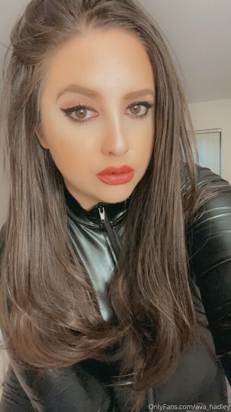 ava hadley adult model picture