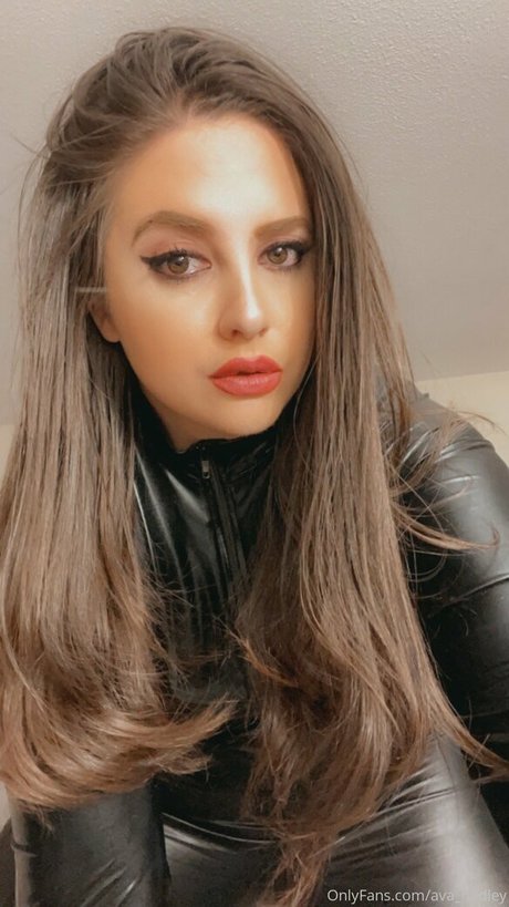 ava hadley exclusive actress pic