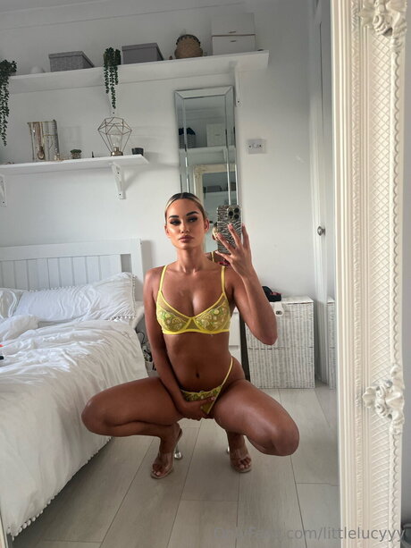 Littlelucyyy beautiful model image