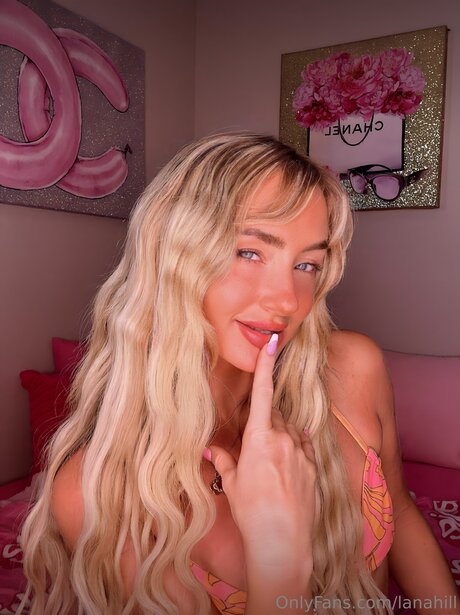 Lanahill exclusive model img