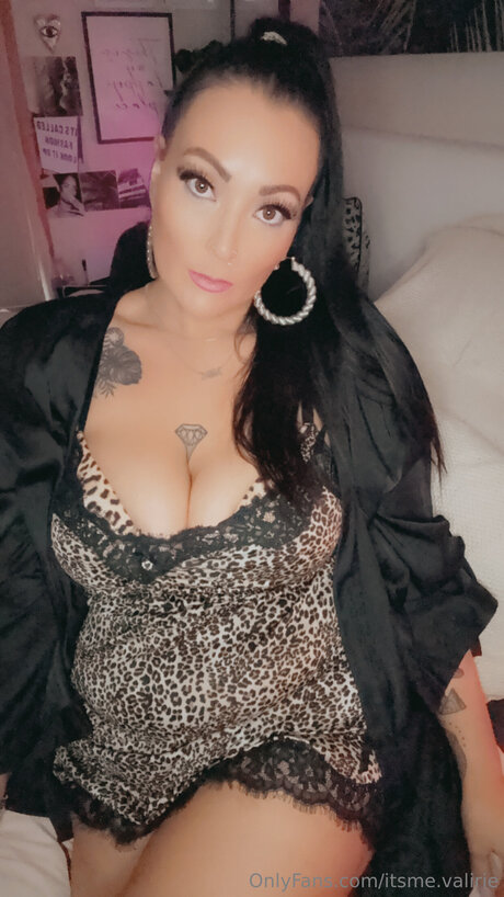 Itsme Valirie erotic star pics