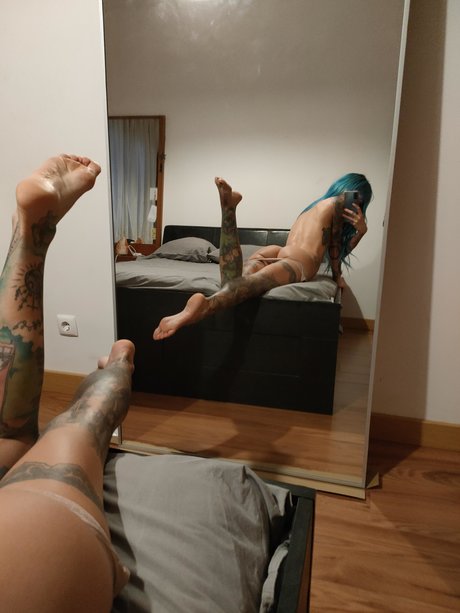 Discordia Suicide model beautiful gallery