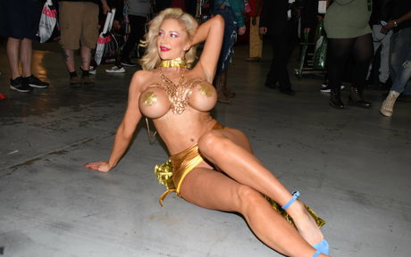 Nicolette Shea exclusive model image