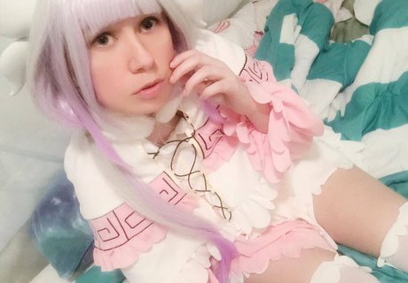 petite asian onlyfans naked picture