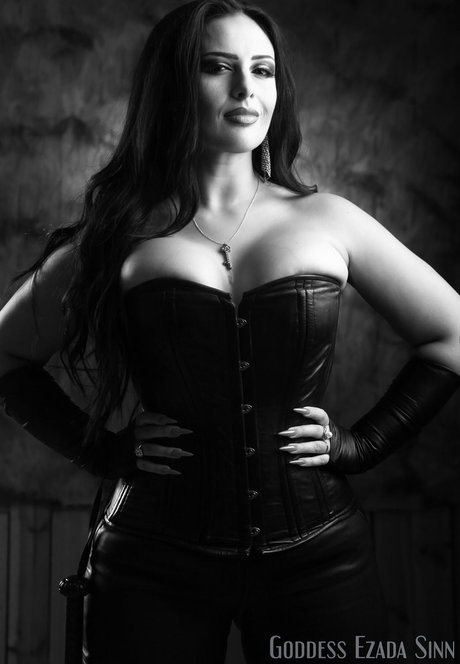 Ezada Sinn sex pornstar pics
