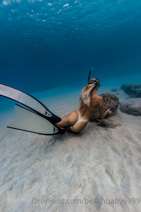 Beachbaby69 nude model pics