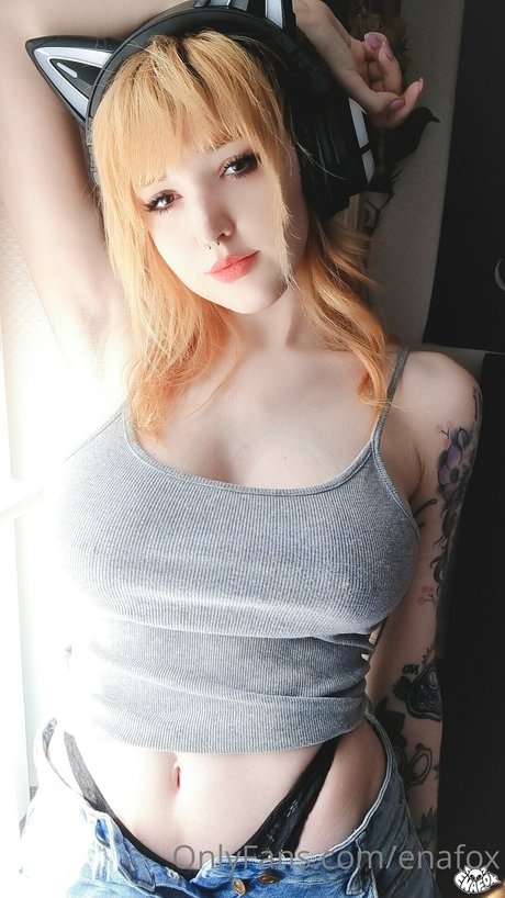 Enafox model erotic photo