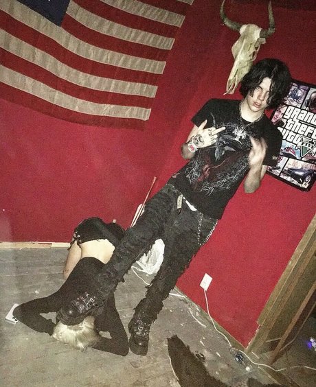 Sxpientia model hot picture