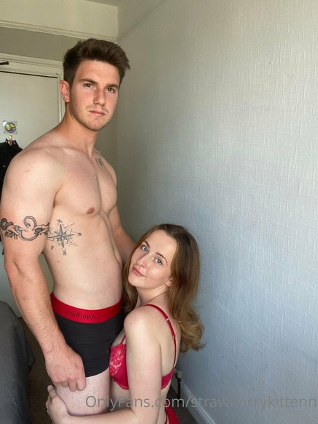 Strawberrykittenn xxx pornstar pic