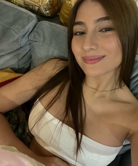 Manuelaqmm model high quality images